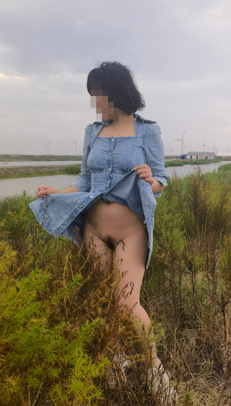 采风<a href="/luchu888/">在人前羞耻的露出裸体💋</a>