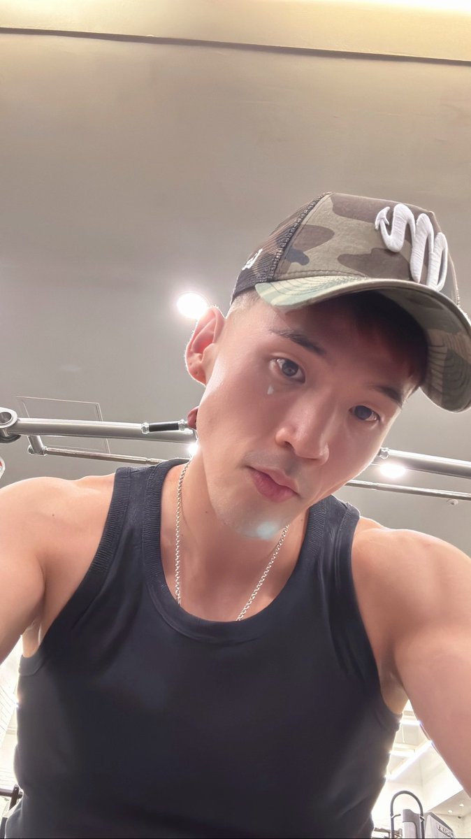 Kard_Chile's tweet image. 300725 —· #♣️ bxbble update

20: 47 KST
- Entrenamiento de pesas, después de boxear.

﹫☁️
cr. 4sominandbm ( trad. Inglés )