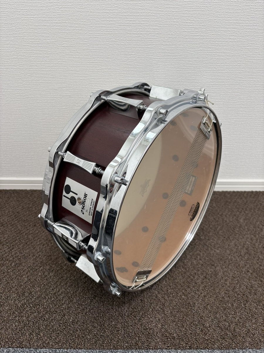 pan_din_ton's tweet photo. 【拡散希望】スネアドラムお譲りします🥁
長年眠らせていた相棒を手放すことにしました😭
数々の試練を一緒に乗り越えてきたので名残惜しいですが…スティールパンに全振りの自分よりも他の方にもっと使ってもらえた方が良いなと思いました😢
↓以下ツリーに詳細書きます！ご検討お願いします！！！ https://t.co/j5Xhv1qx0U