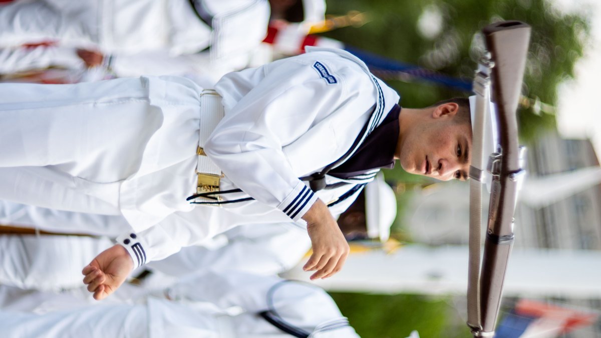 U.S. Naval Academy (@navalacademy) on Twitter photo Last night, some staff, USNA Band members, '25 TADs, and mids were honored to attend a "Concert on the Avenue" in DC hosted by the <a href="/USNavyMemorial/">US Navy Memorial</a> with the fab <a href="/usnavyband/">U.S. Navy Band</a>. The lovely backdrop was Navy Memorial Plaza with a setting sun and clear skies.
📷: MC1 Hannah Cox Last night, some staff, USNA Band members, '25 TADs, and mids were honored to attend a "Concert on the Avenue" in DC hosted by the <a href="/USNavyMemorial/">US Navy Memorial</a> with the fab <a href="/usnavyband/">U.S. Navy Band</a>. The lovely backdrop was Navy Memorial Plaza with a setting sun and clear skies.
📷: MC1 Hannah Cox