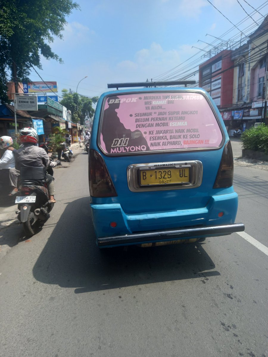 Baru Kali ini gw ketemu Mantan Presiden setelah Turun dicaci Maki..
Bahkan disindir di Bak Mobil Truk hingga di Kaca Mobil Angkot..!!