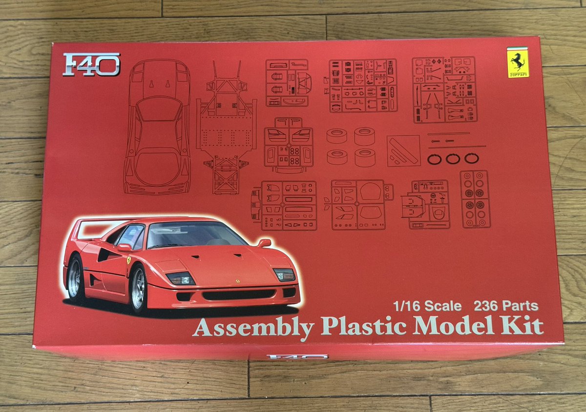 フジミのF40完成。開口部が大きいのでボディのフォルムを崩さないようにするのに苦労した。