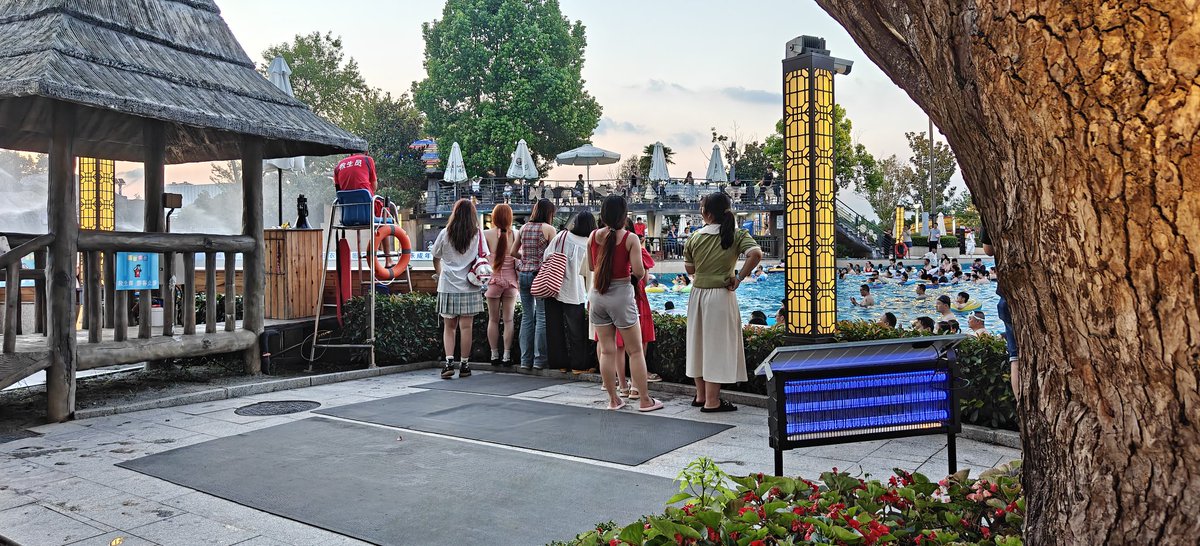 寻找在南京没事做的单身美女或夫妻拍摄小视频Money，有兴趣的私聊