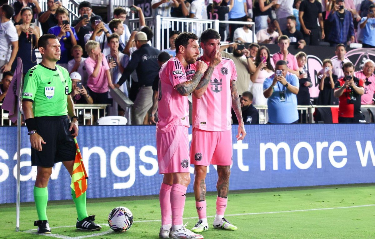 Jusstotb's tweet photo. Lionel Messi & Rodrigo de Paul
#MIAvATS https://t.co/5sPZmIr6yW