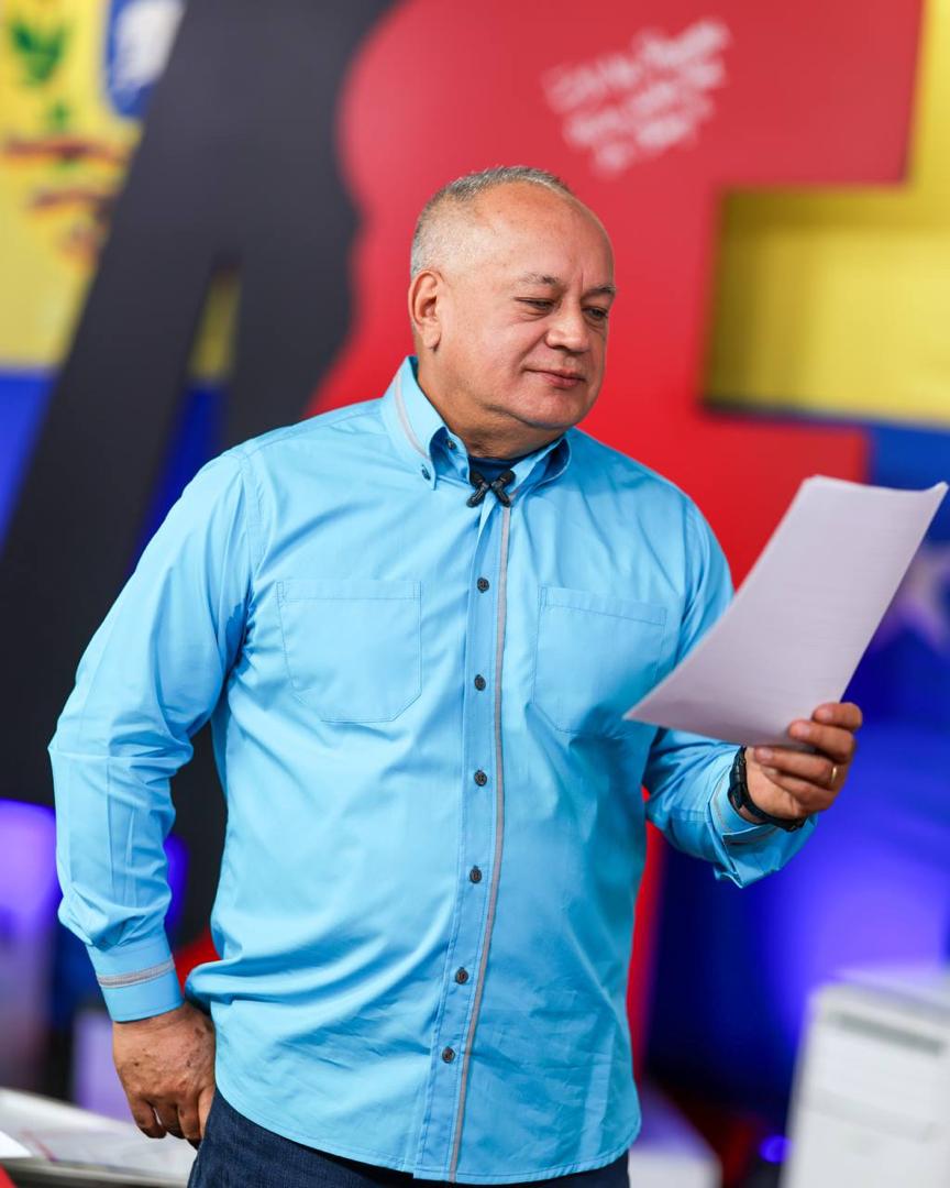 El santo de la casá Sr Diosdado Cabello R 😂😂😎💪

#NoHanPodidoNiPodran