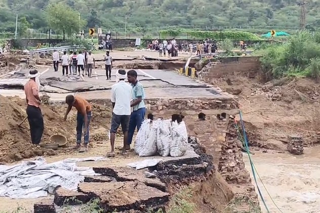 राजस्थान-एमपी के बीच टूटा संपर्क, भारी बारिश के बीच बह गई पुलिया, सवाई माधोपुर में बिगड़े हालात rajasthan.ndtv.in/rajasthan-news…