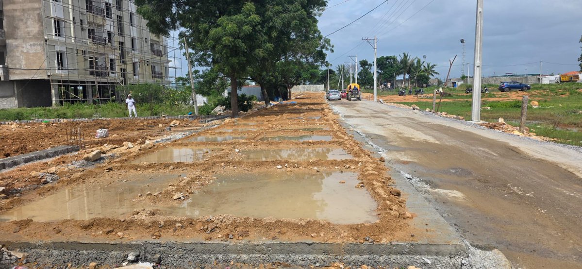 #DUNDIGAL #MANDAL and #DUNDIGAL #MUNICIPALITY బౌరంపేట్ గ్రామ సర్వే నెంబర్.166 ప్రభుత్వ భూమిలో వక్రమార్గంలో అక్రమ సీసీరోడ్డు నిర్మాణం ప్రారంభించారు.. 

-మున్సిపల్ కమిషనర్, తహశీల్దార్‌కి సర్వే కోసం లేఖ..! తహశీల్దార్ సర్వేచేసి స్కెచ్‌ప్లాన్ జారీ..!

- పత్రికల్లో వార్తలు వచ్చాయి..!