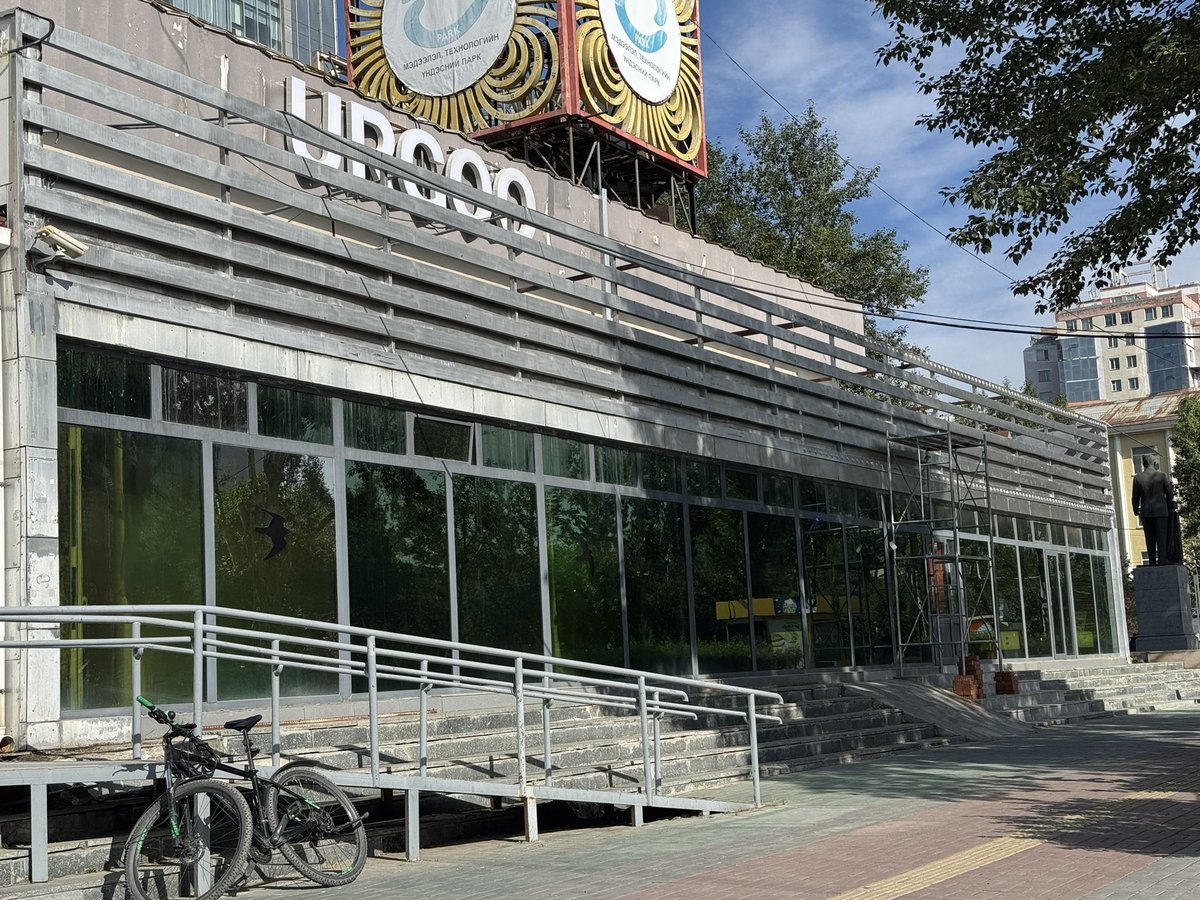 Ажин шарсан махны газар хаягаа авчээ.Нөхцөл байдлыгойлгосон бололтой.Шүүхийн маргаантай гэж хэлээгүй гэрээ хийчихсэн гэсэн.Эдний буруу биш л дээ.Асуудлаа шийднэ гээд гарсан.Дотор нь ү/а явуулж байгаа өөр компаниуд ч гэсэн хохирогч.Эдгээр компаниудтай нээлттэй уулзахад бэлэн шүү.