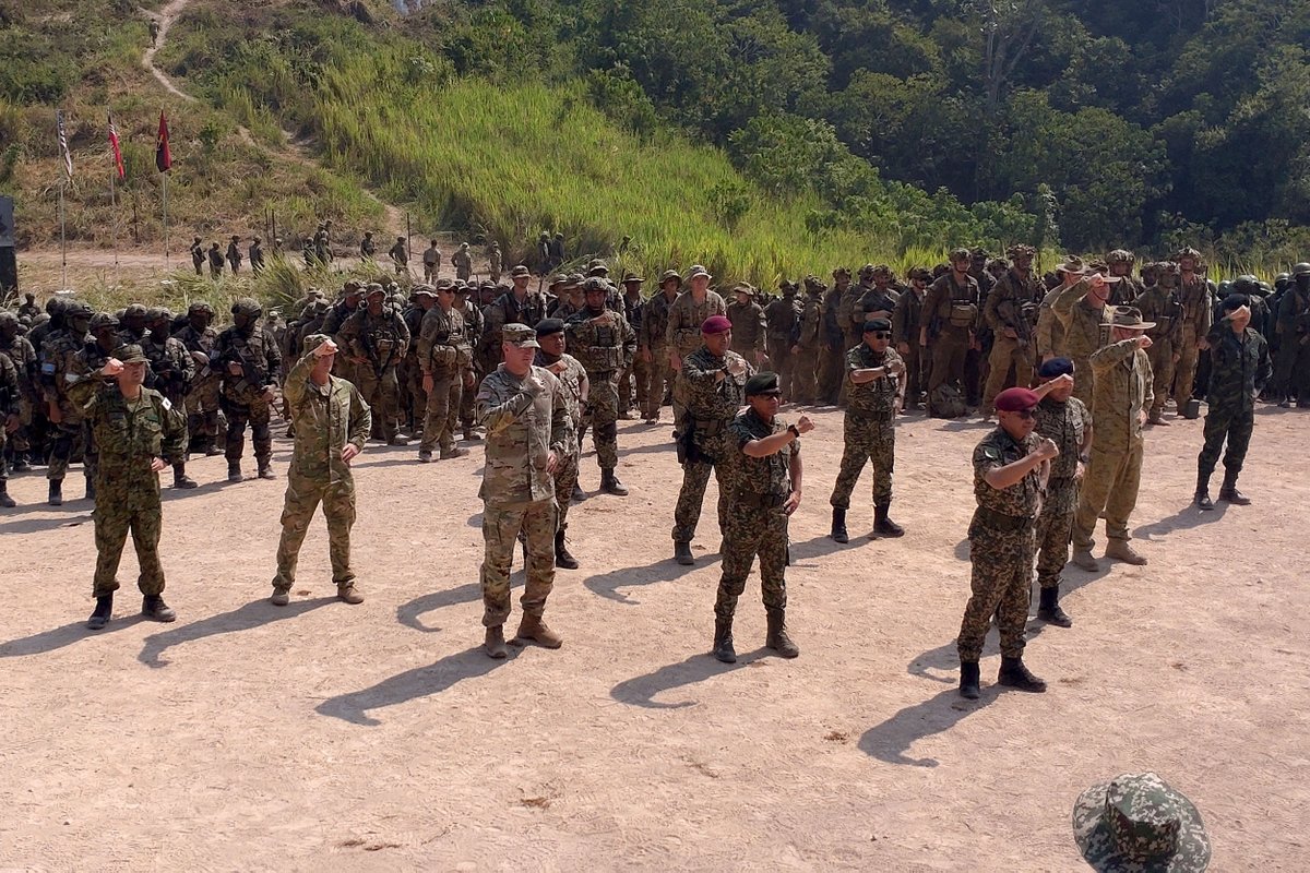 🇯🇵🇺🇸🇲🇾🇦🇺#JGSDF dispatched observers for the first time to the US - Malaysia - Australia joint exercise “#KerisStrike 25,” held in Malaysia from 28 to 29 JUL 2025.
COL Nishida, Assistant Chief of the Training and Exercise Section Ground Staff Office, engaged with commanders of the