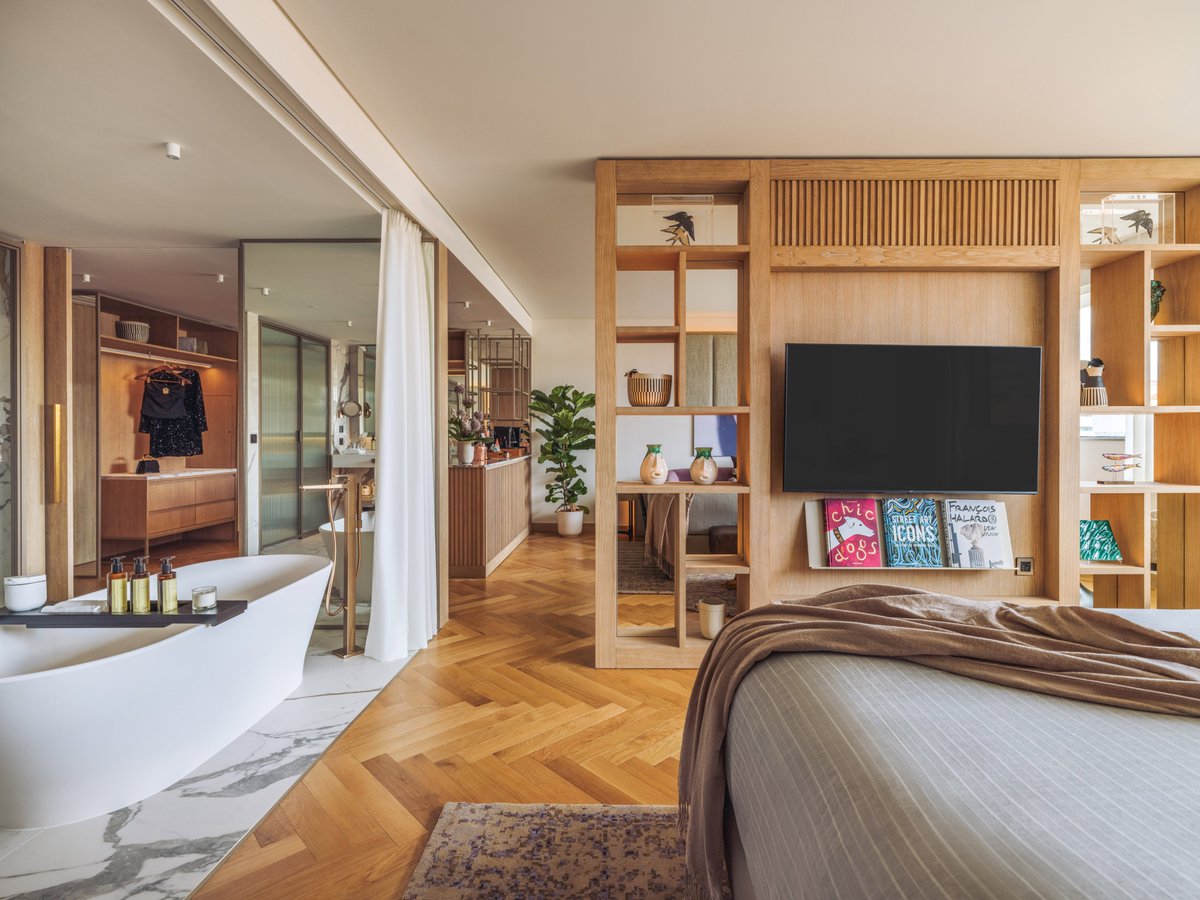 #MELisbon marca el audaz debut de la marca <a href="/MEbyMelia/">@MEbyMelia</a> en Portugal, convirtiéndose en el primer hotel de lujo lifestyle en el corazón de la capital portuguesa 🇵🇹

Diseño vanguardista, gastronomía de autor y vistas al Castelo de São Jorge✨

traveladvisorsguild.com/travel-news/me… <a href="/MeliaHotelsInt/">Meliá Hotels International</a>