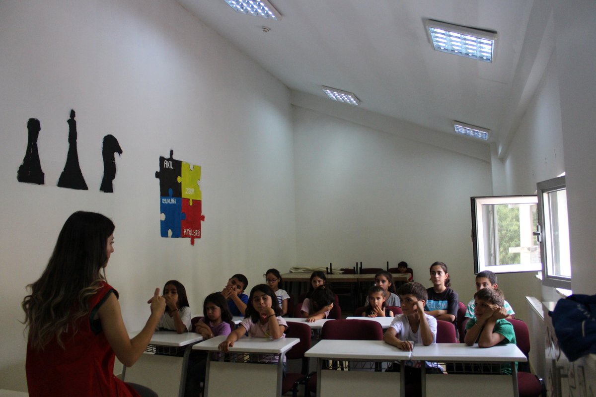 Değerler atölyemizde bugün öğrencilerimizle birlikte "nezaket cümleleri" konusunu işledik 💬✨ Günlük hayatımızda nezaketin önemini konuşarak, birbirimize güzel sözler söylemenin ne kadar değerli olduğunu fark ettik 💖