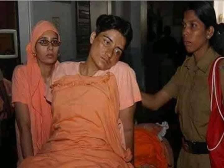 बहुत बड़ी खबर साध्वी प्रज्ञा सिंह और कर्नल पुरोहित को आज कोर्ट ने बाइज्जत बरी किया।

"कुत्ती" , "कमीनी" , "वेश्या" , "कुलटा  " बोल इस भगवा में किसकी रखैल है तू ?"
"अब तक कितनों के बिस्तर पर गई है?"
"किसके इशारे पर सब कर रही है ?"
"जिंदगी प्यारी है तो जो मैं कहता हूँ कबुल कर ले