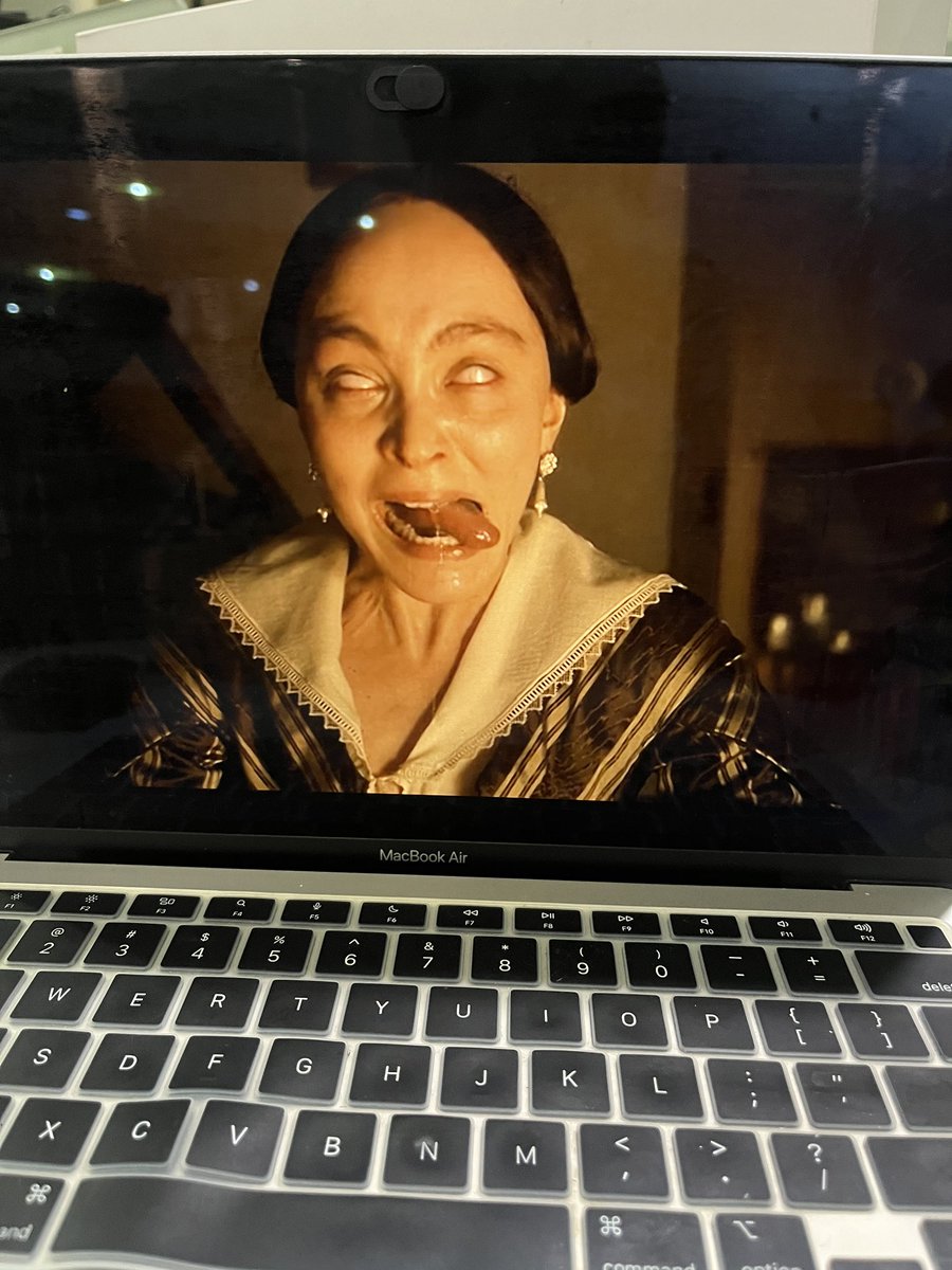 virgin4ev3r's tweet photo. Nosferatu funny as fuck for this LMAOEKSJSAL https://t.co/ptdyVWmozq