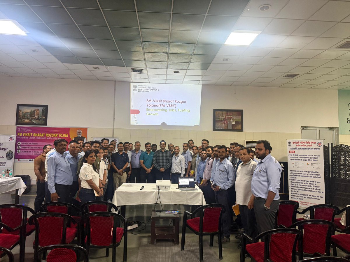 Awareness on the Move!

The Pradhan Mantri Viksit Bharat Rozgar Yojana is reaching every corner.

Here are glimpses of enthusiastic participation from stakeholders across sectors, joining hands for a more employable and empowered India.
