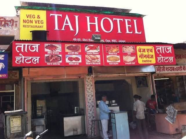 मेरे दोस्त ने बताया कि वो ताज होटल गया है। मैंने एक फोटो मांगा तो दोस्त ने ये फोटो भेजी है। 😃