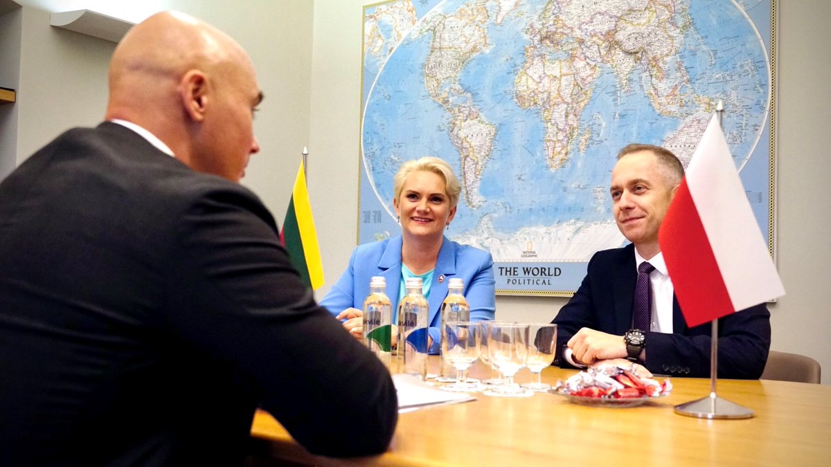 MON_GOV_PL's tweet image. Sekretarz stanu w MON @CTomczyk 🇵🇱rozpoczął wizytę na Litwie, gdzie spotka się z wiceminister obrony Litwy 🇱🇹 Orijaną Mašalė, odpowiedzialną za infrastrukturę wojskową oraz wiceministrem T. @Godliauskas, który nadzoruje litewską część projektu Bałtyckiej Linii Obrony. Wiceszefowi
