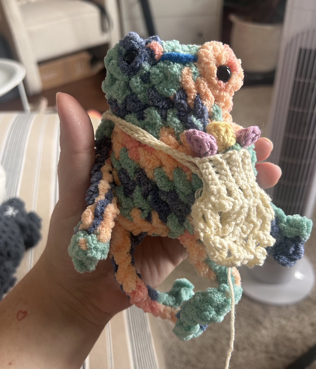 i’ve been very into crochet recently and making frogs and little outfits for them
