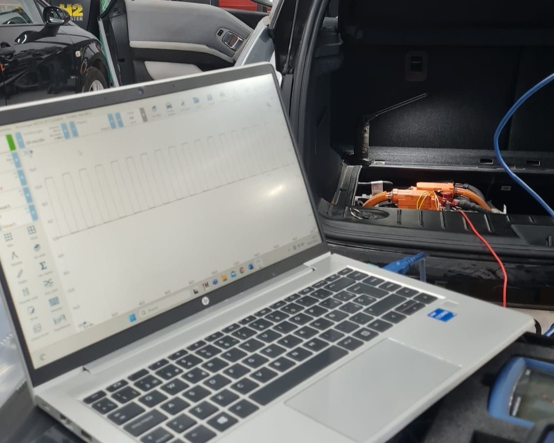¡Gracias a Carlos Sánchez, CEO de <a href="/MIAC_Oficial/">MIAC</a> , especialista en equipos de diagnosis, por la visita y enriquecedora jornada técnica organizada ayer en nuestras instalaciones!

Contar con tecnología como el osciloscopio Pico, nos permite avanzar en conocimiento.