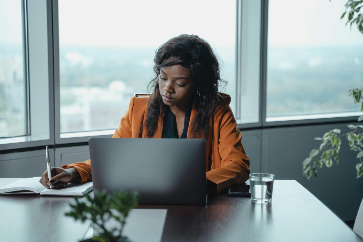 It’s Business, Finance &amp; Career Thursday! <a href="/Hlekanis/">Hlekani Shikwambana</a> speaks with Nyiko Nghatsane from Kunguhato Financial Planners on strategies for investing in existing companies and exploring various investment opportunities.
 
NEXT | Listen to the #CapricornExperience on the DStv Audio