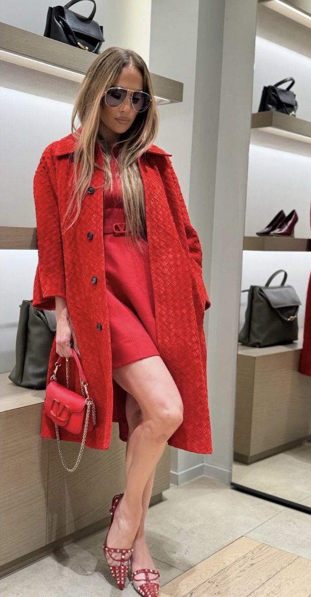 Jennifer Lopez tweet media
