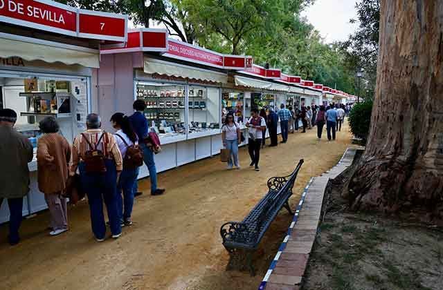 Feria del Libro de #Sevilla 2025 (del 22 de octubre al 2 de noviembre) onsevilla.com/feria-libro-se… <a href="/FLSevilla/">Feria Libro Sevilla</a> #FLS25