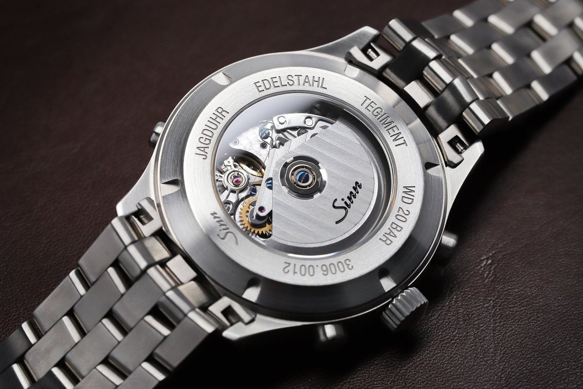 HUNTING WATCH 3006 – the chronograph with moonlight display.

Discover the HUNTING WATCH 3006 here:
 sinn.de/en/watches/hun…