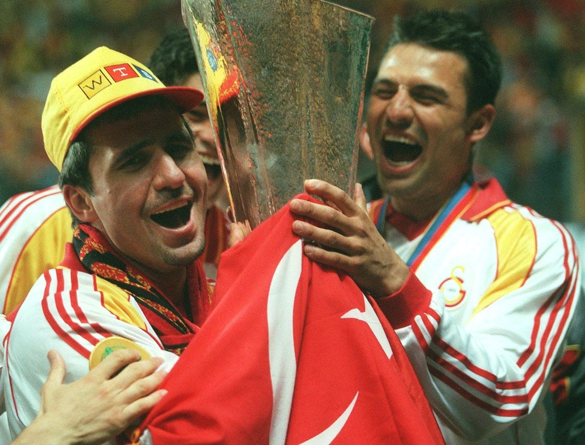 UEFAcom_de's tweet photo. #OnThisDay in 1⃣9⃣9⃣6⃣
🟡🔴 Gheorghe Hagi ➡️ #Galatasaray ✍️☑️ https://t.co/JKXx0PKRBk