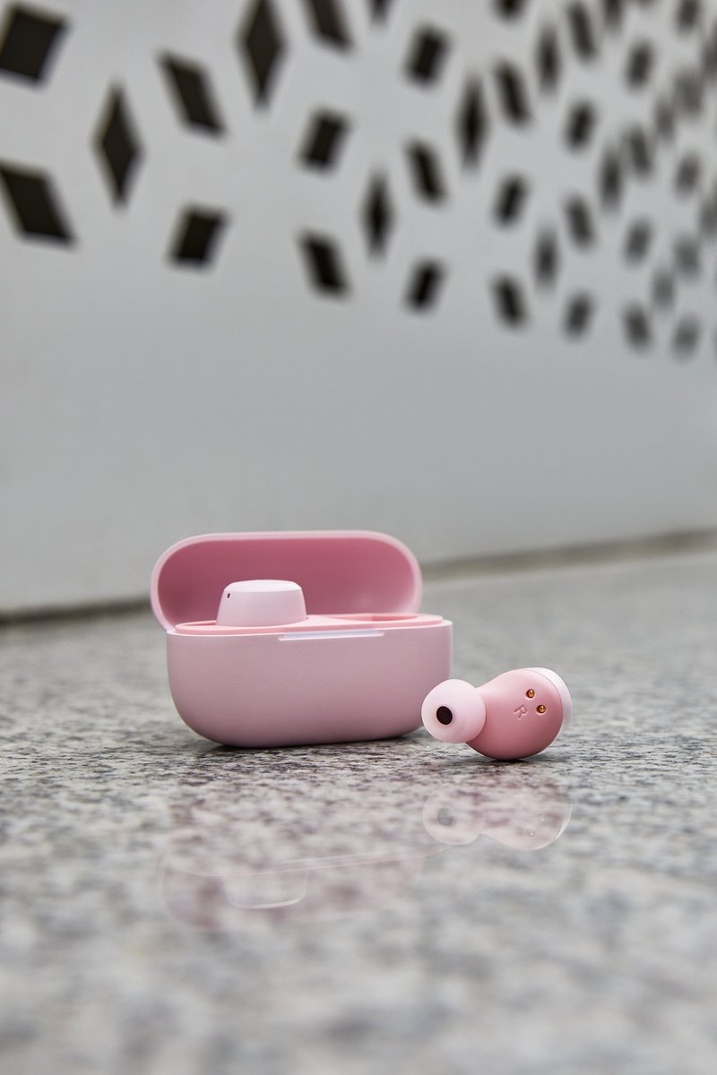 Take your tunes on the go. TOZO earbuds are compact, stylish, and ready for any adventure. 

#TOZO #A1 #Earbuds #Portable #Travel #OnTheGo