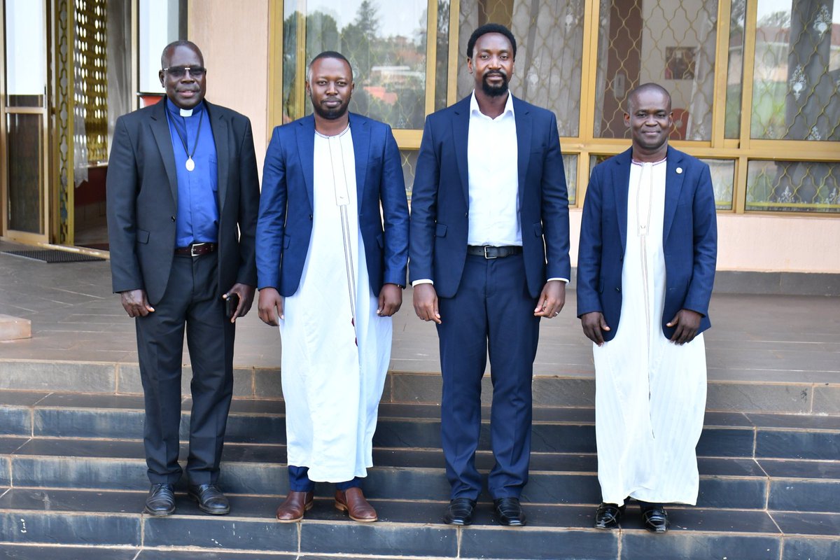 The delegation, which included JICOBA President Dr. Mas Yunus Masaba, Jinja College’s Board of Governors Ssajjabbi Chairperson Fr. Godfrey Etolu and Jinja College’s Head teacher Dhikusooka Michael among others were welcomed by Busoga Kingdom’s Permanent Secretary Godfrey Samanya