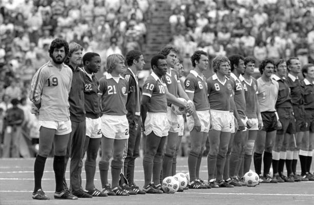 The New York Cosmos team line up before the match, featuring Pele (10), Jomo Sono (22), Giorgio Chinaglia  (9) and Carlos Alberto (25), c 1977.