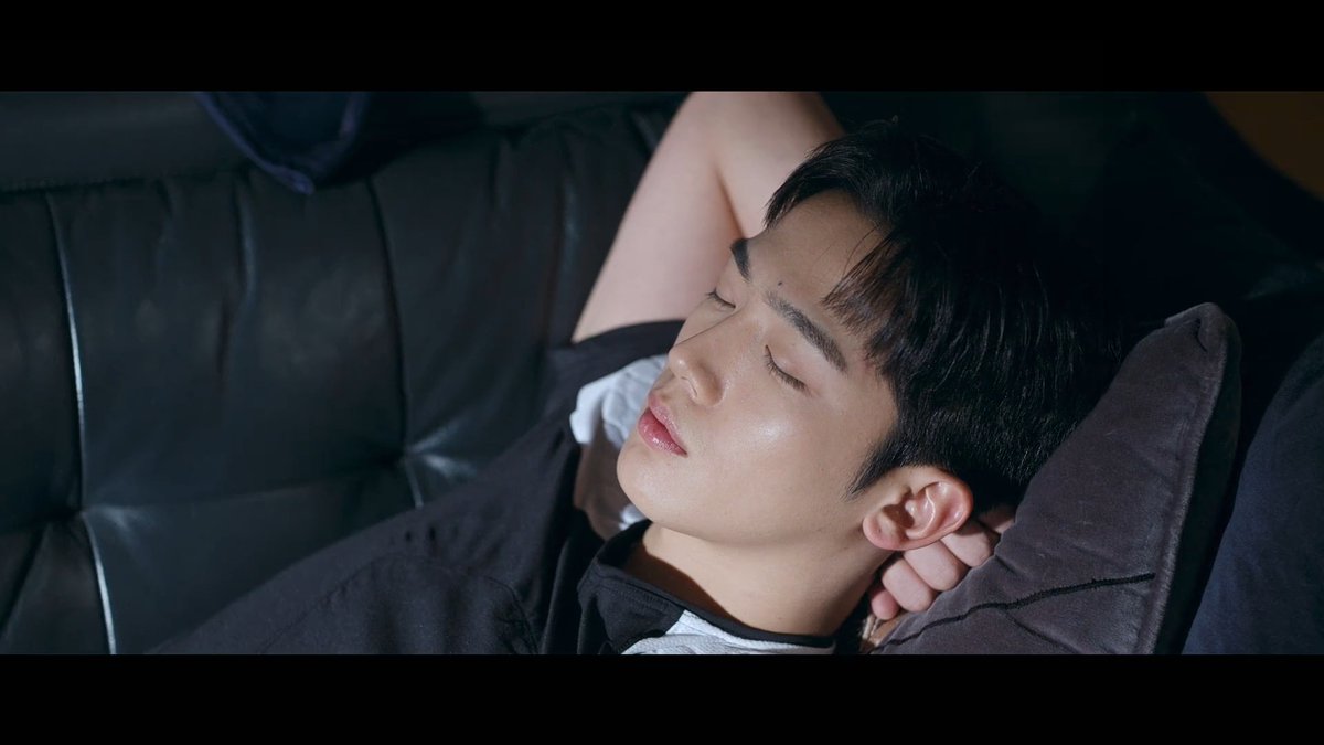 •kdm• ⚠️🔥 The Winning Try

Salfok sama Yohan mulu plsss. Bodynya cakep banget udah gitu seger terus 😭