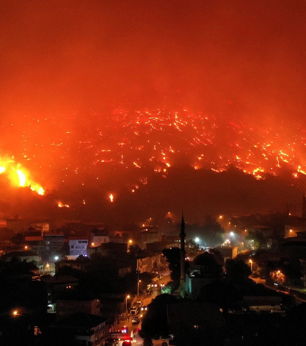 Bugün tüm camilerde, yangınlardan korunma ve yağmur duası yapılacak.