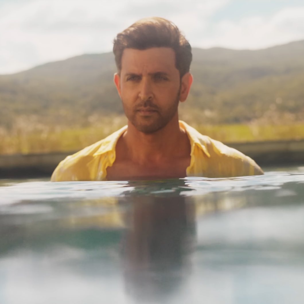 rosegoldtvt's tweet photo. I’m sorry, who is 51? This man right here? No way! 
#war2 #HrithikRoshan https://t.co/9wpEMM0F7m