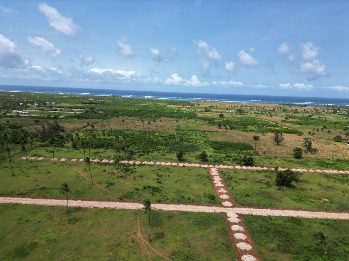lilmissariess's tweet photo. Currently doing access roads. Look at how close it is to the beach 🤗 https://t.co/UN0VumgMUE