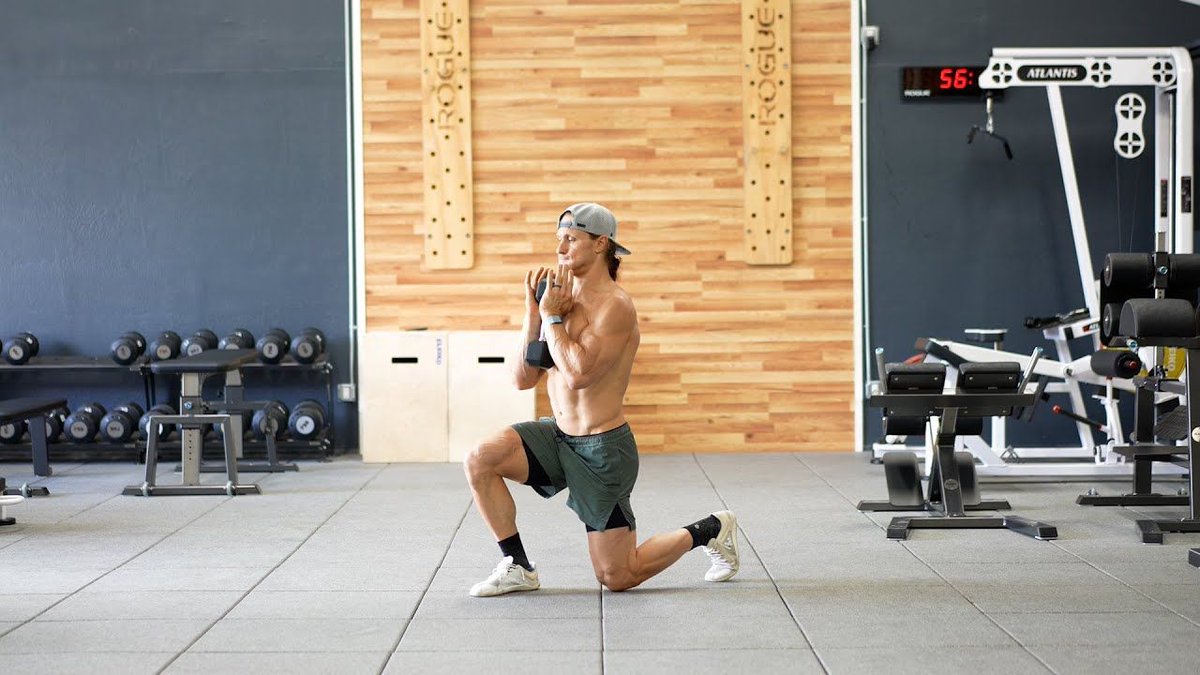 reisquarteu's tweet image. #Dumbbell #Goblet #ForwardLunge: youtu.be/Q2ELBxwUp28 #Fitness #CrossFit