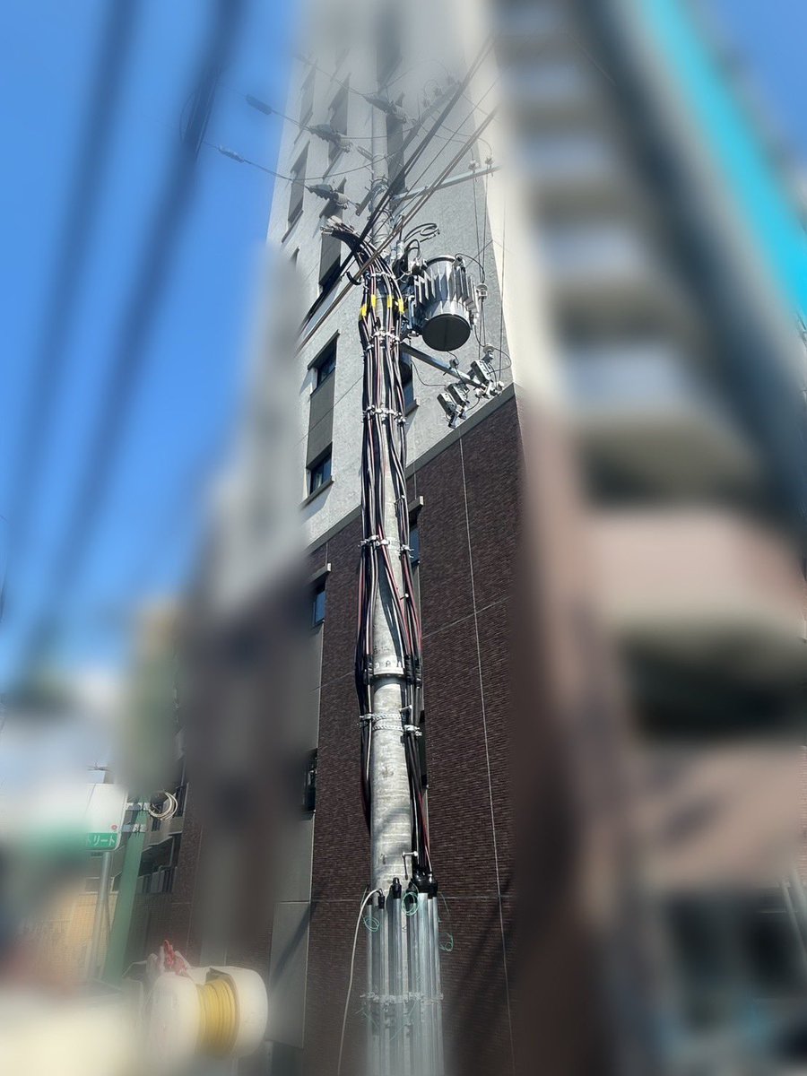 本日は低圧ケーブル工事でした。
暑い中250sqの入線、端末は過酷です。
技術者のみんなに頭が下がります。