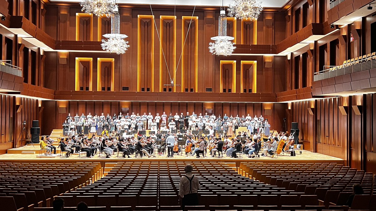 ソリストの皆さんと合唱団の皆さんも加わって。心が浄化されるような、美しい響きです…
チケットお持ちでない方も、今宵はアクロス福岡シンフォニーホールへ。
18時より当日券を販売いたします。

#ユベール・スダーン
#鈴木玲奈
#渡辺玲美
#工藤和真
#池内響
#九響合唱団
#九響