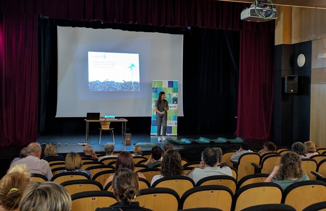 SogamaXunta's tweet image. Outes (A Coruña) suma unha trintena de familias ao seu programa de compostaxe doméstica 👨‍👩‍👧‍👦♻️

👉 #Sogama entregou 30 composteiros, manuais didácticos e impartiu un curso presencial para formar aos usuarios.

📲 f.mtr.cool/uujwiejnwh

#Compostaxe #GaliciaSostible