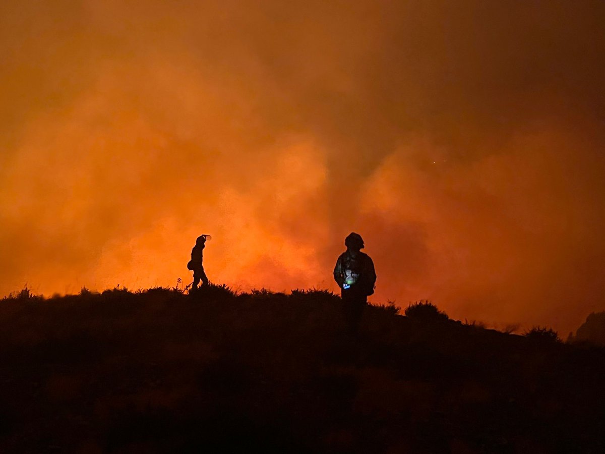 ¿Cómo era eso de que una imagen vale más que mil palabras? Los de amarillo, esta noche, en el #IFCaminomorisco 

El trabajo de los bomberos forestales del plan Infoex y el resto de los equipos que se suman, “impecable”, en palabras del propio PMA 💛