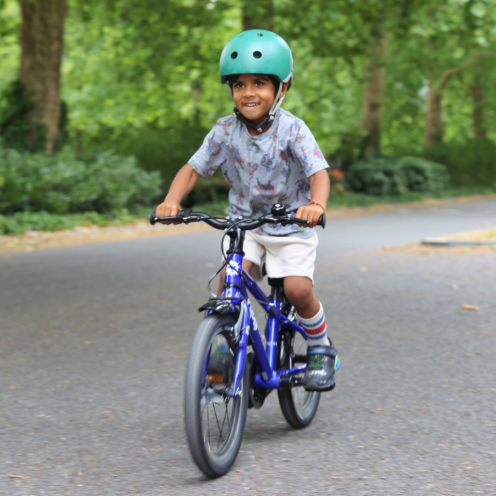 frogbikes's tweet image. 🚴Look out, world, Rohan just levelled up!
Say hello to his brand-new Frog 44 in electric blue⚡️💙

Lightweight, fast &amp;amp; built for confidence, this ride is made for epic school runs, weekend adventures, &amp;amp; everything in between🐸

📷Rohan.Thak3r #FrogBikes #KidsBikes #NewBikeDay