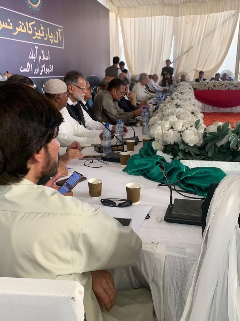 اسلام آباد
آل پارٹیز  کانفرنس
ایجنڈہ ملکی بگڑتی صورتحال
فلیٹ فارم آئین تحفظ تحریک پاکستان