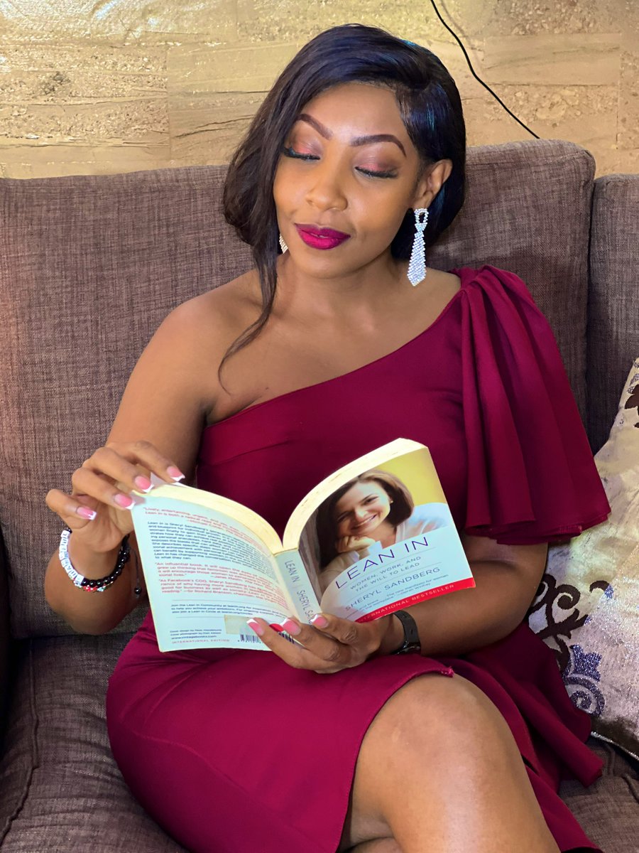Which do you prefer? Hard copy, soft or audio books? Hard copy for me. There’s just something about turning a page. A freshness and eagerness. Oh and that book smell? 😌 Love it. What’s your current read? #BookClubBrunch