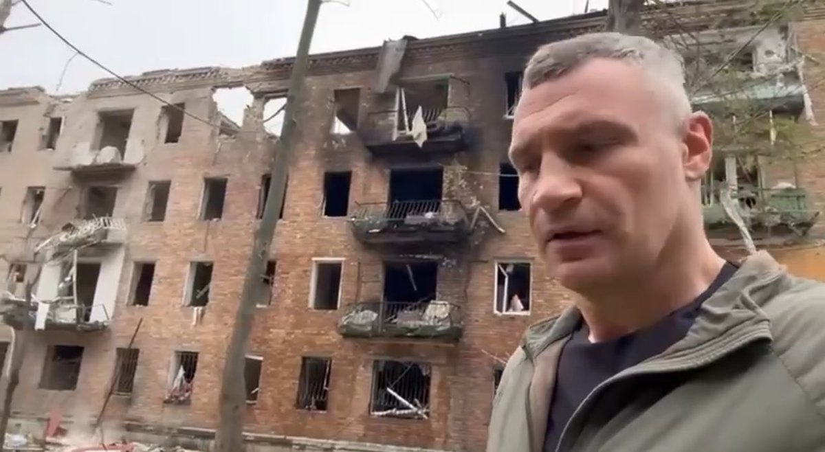 ❗️ Klitschko near the houses destroyed by Russian missiles:

"Among the injured are 9 children. This is the largest number of wounded children in one night in Kyiv since the beginning of the full-scale war."