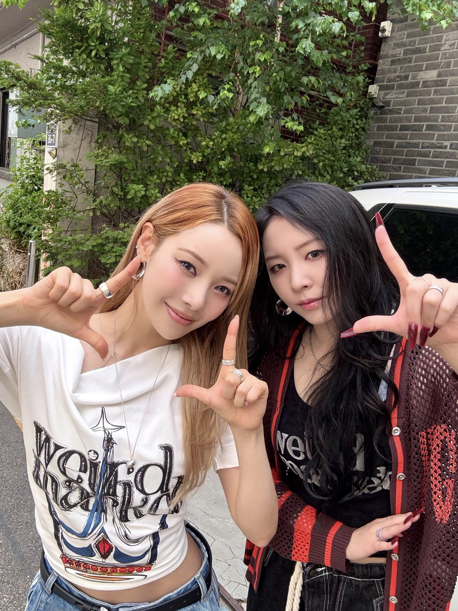 KARD_Official's tweet image. [🎥]
어느 혼성그룹 카드가 있었슨. 모든 오해를 풀겠슨. “솔직히 말해 너희 사귀지?” ??:"웩" | 취미명세서 EP.5 | 의뢰인 KARD(카드) 전소민&amp;amp;전지우

🔗 youtu.be/gCv6Mw6xzs4?fe…

#KARD #카드
#SOMIN #전소민 #JIWOO #전지우
#취미명세서