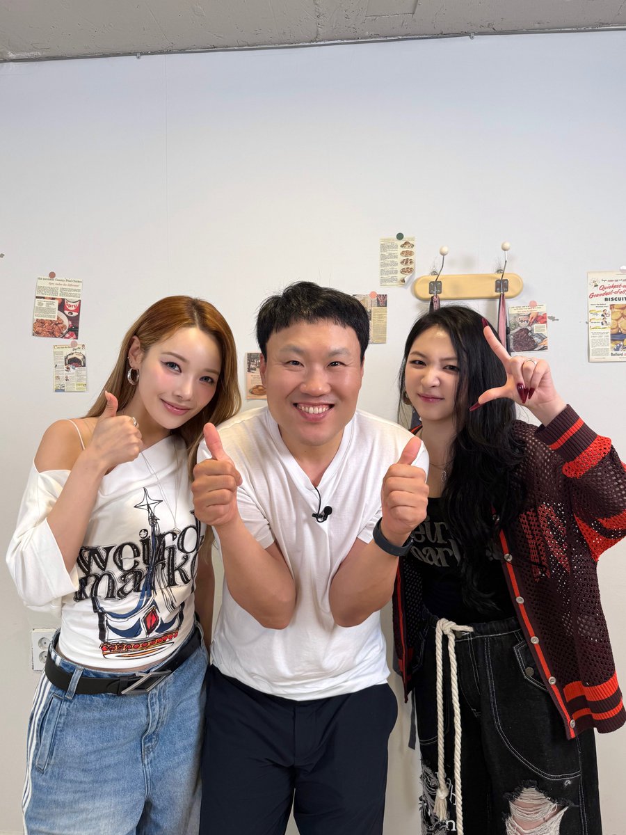 KARD_Official's tweet image. [🎥]
어느 혼성그룹 카드가 있었슨. 모든 오해를 풀겠슨. “솔직히 말해 너희 사귀지?” ??:"웩" | 취미명세서 EP.5 | 의뢰인 KARD(카드) 전소민&amp;amp;전지우

🔗 youtu.be/gCv6Mw6xzs4?fe…

#KARD #카드
#SOMIN #전소민 #JIWOO #전지우
#취미명세서