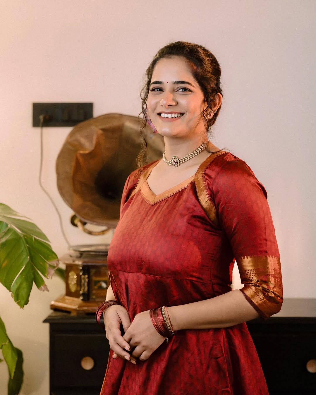 Bhagyashree Mote, Bhagyashree Mote hot, Bhagyashree Mote sexy, Bhagyashree Mote photos, Indian actress curves, celebrity fashion, Bollywood glamour, viral photos, trending celebrity, Bhagyashree Mote Instagram