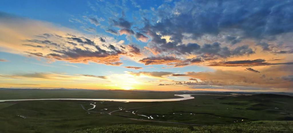 girabbit2's tweet photo. Nature is very beautiful.☁#ChinaTravel #Travel #sunset #Cloud https://t.co/FmAk2wCqyx