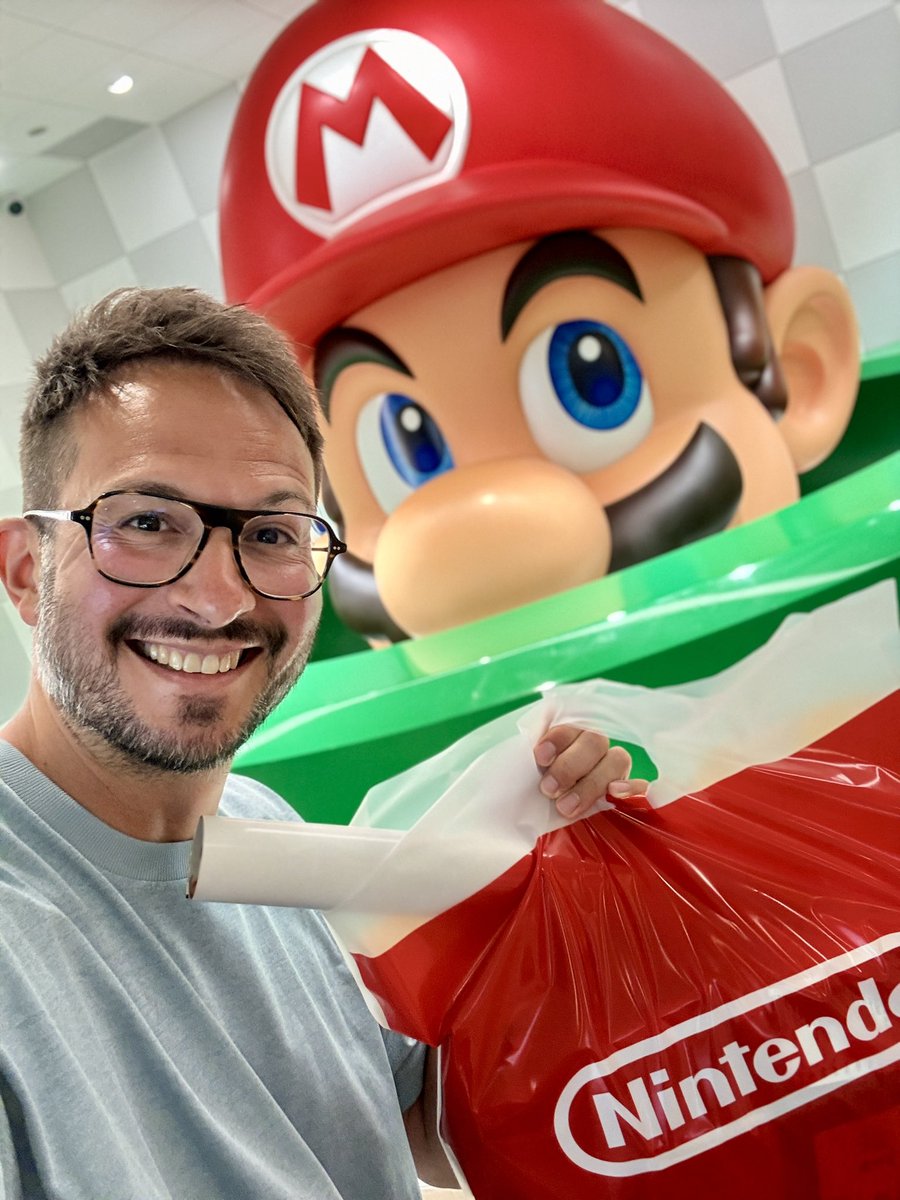 J’étais parti pour ne rien acheter… et j’ai realisé un braquage au Nintendo Store de Kyoto !!! Comme l’impression que Mario me juge 😅