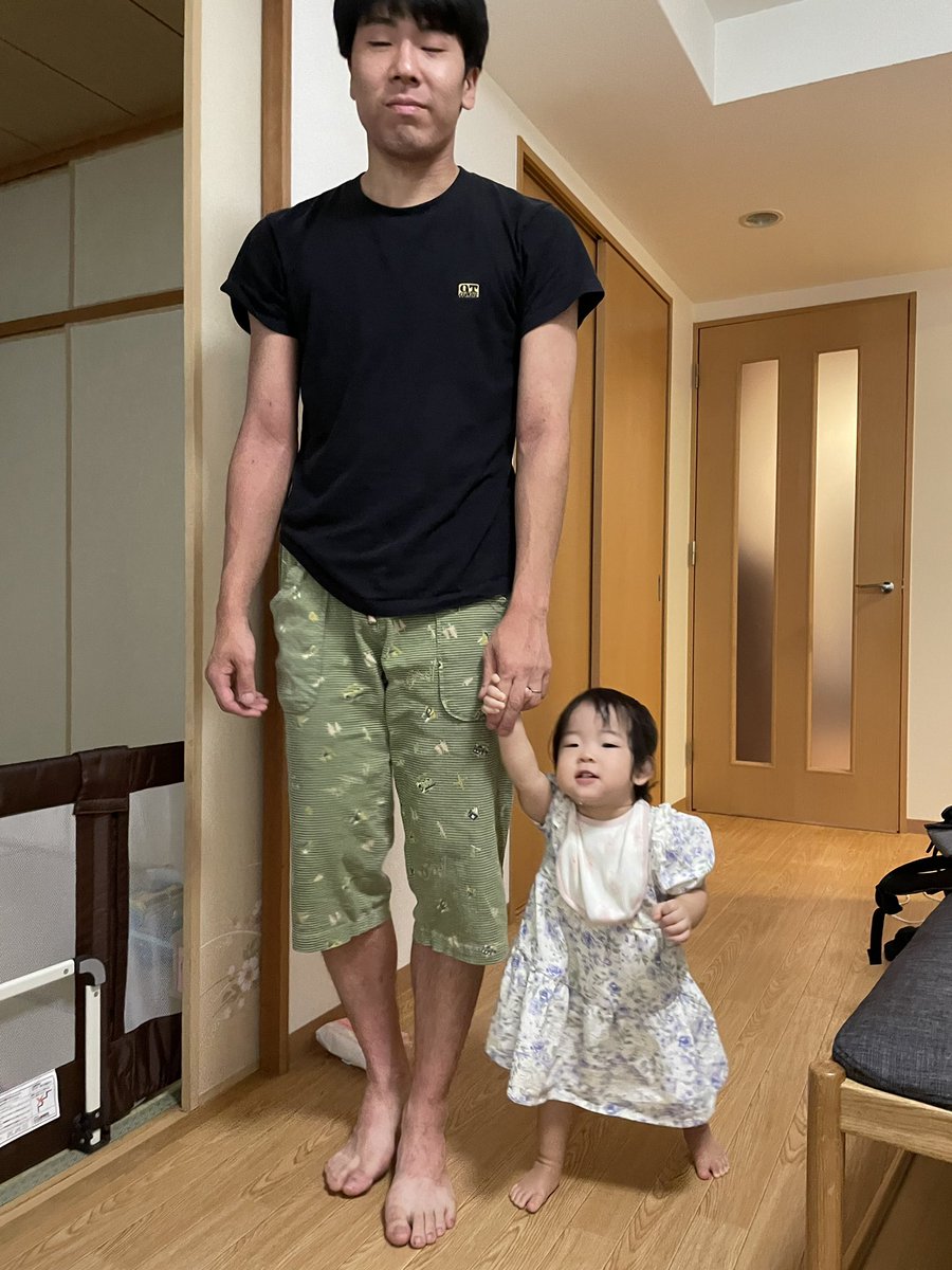 背が高いようにみえるライフハック、娘と歩く