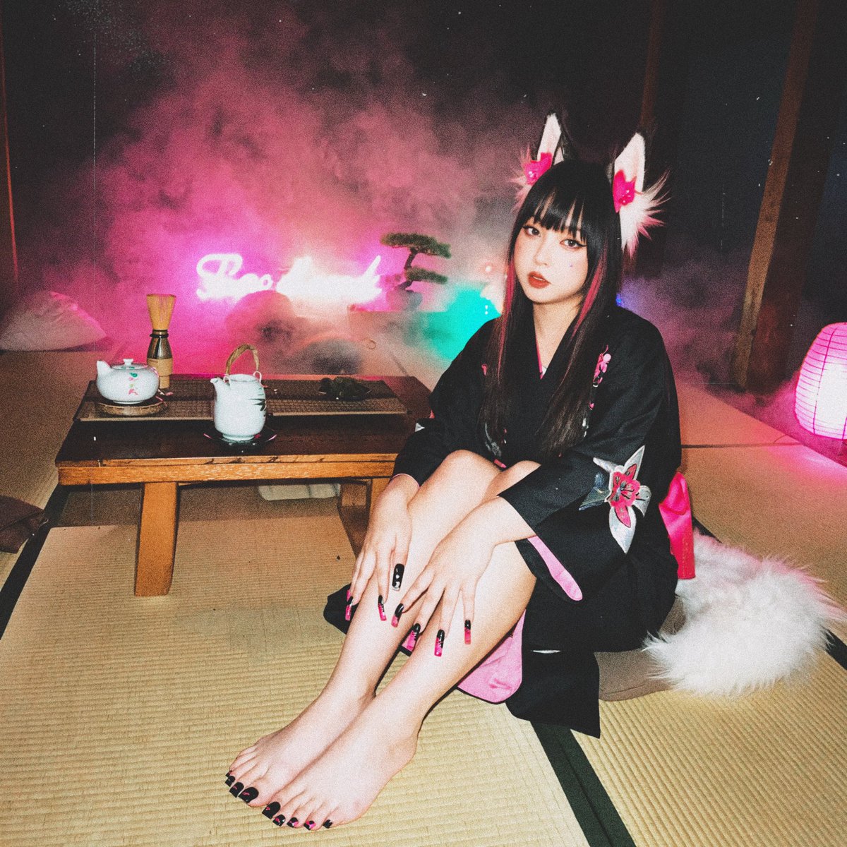 What do you think about Japanese metal singer girls with long toenails ?
#りりあのロングヘア #superlonghair 🇯🇵